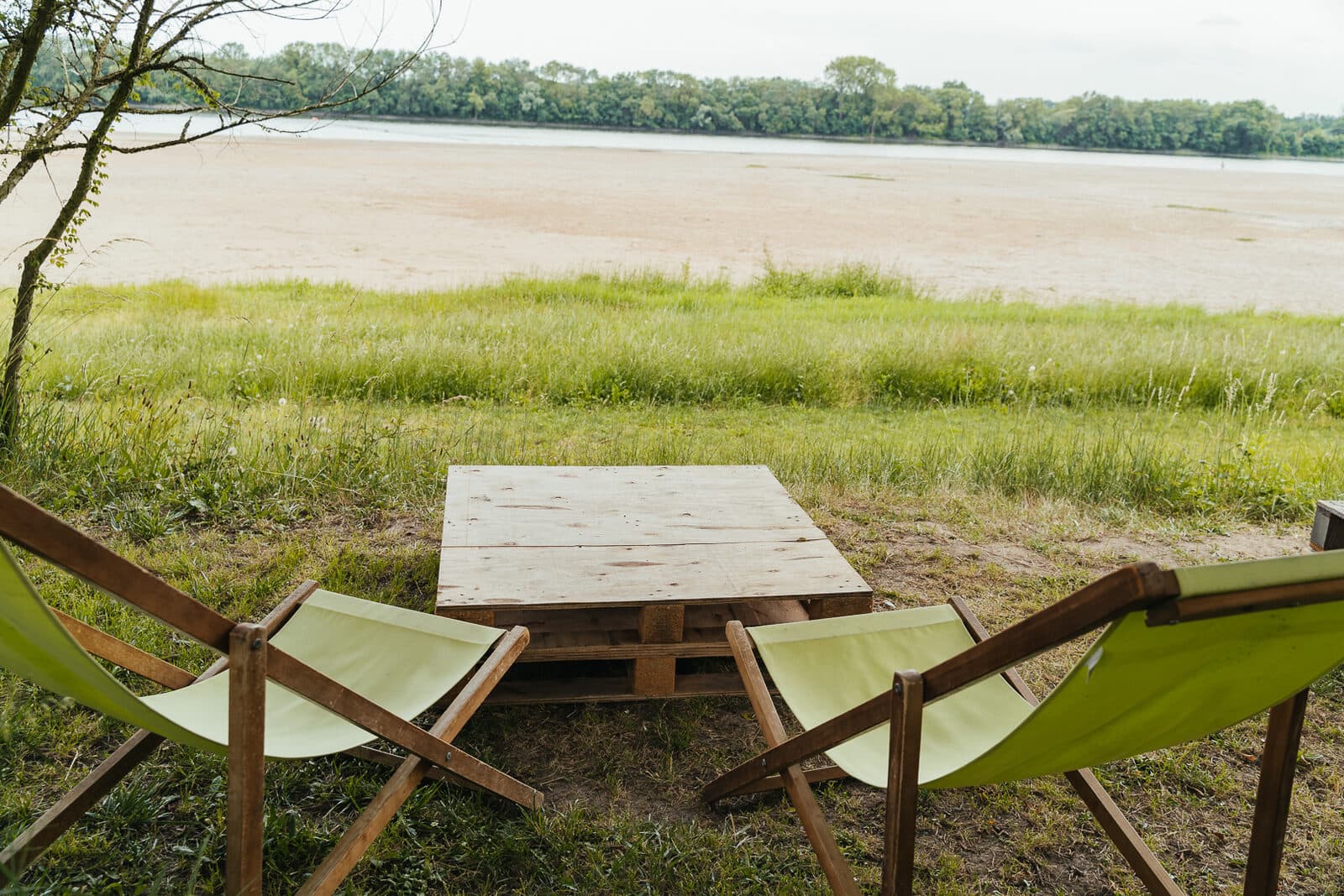 Espace lounge face à la Loire