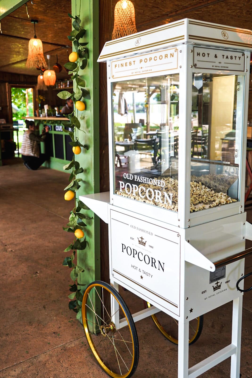 Machine à popcorn, esprit guinguette