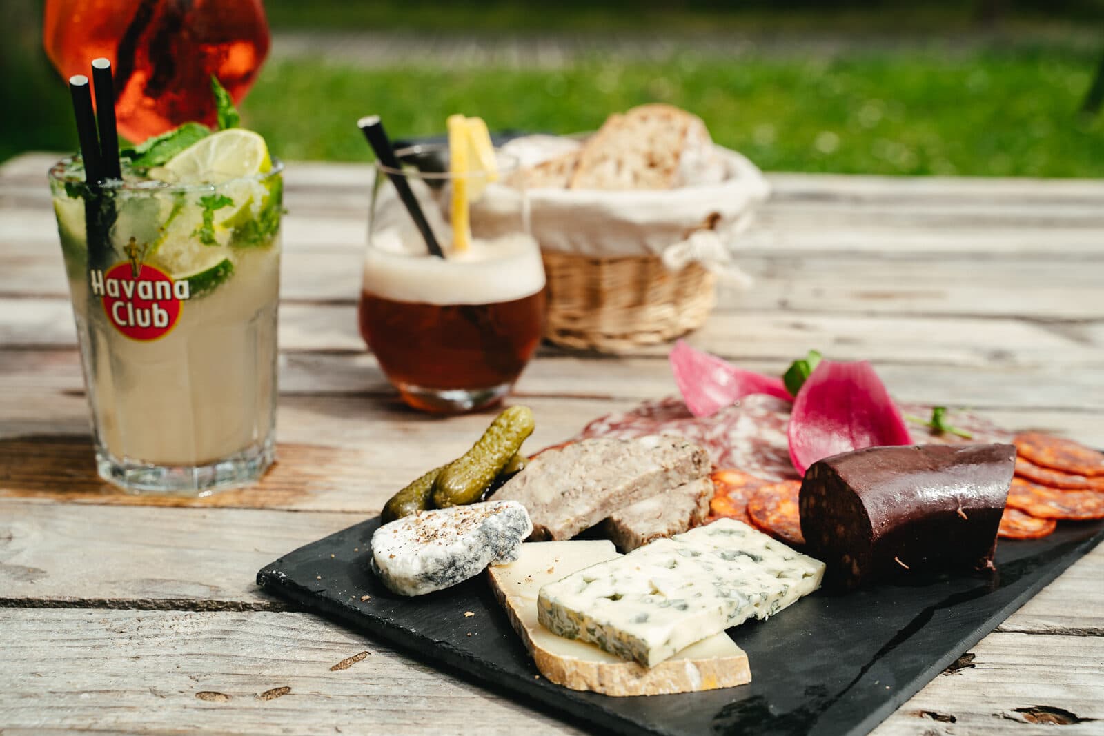 Planche et cocktails